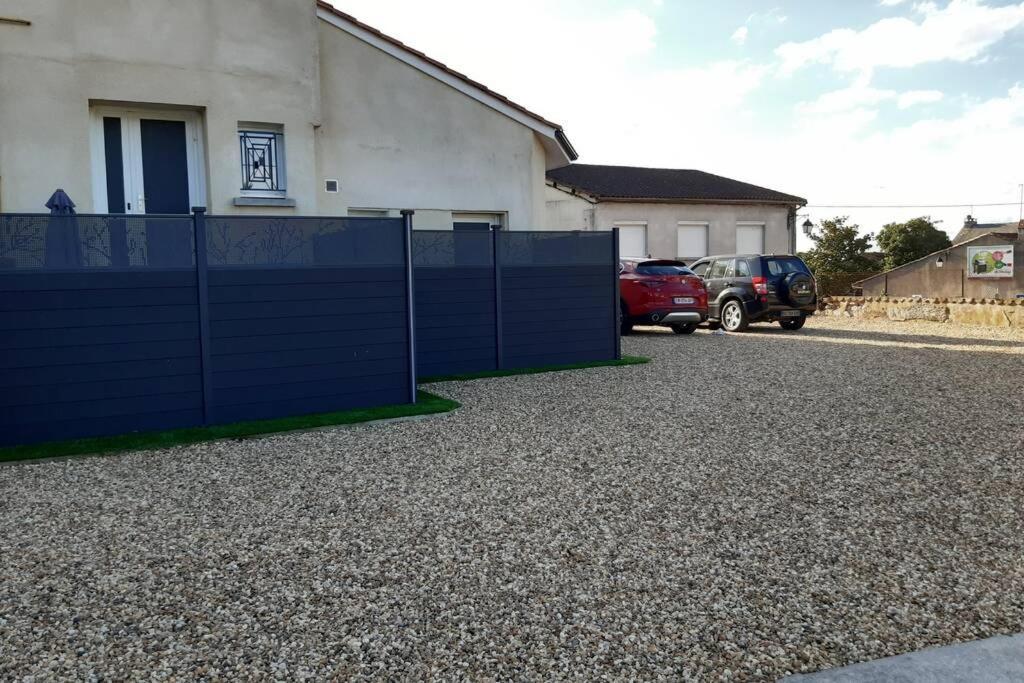 Appartement Renove Le New-York En Centre Ville - Terrasse Et Parking - Non Climatise La Roche-Chalais エクステリア 写真
