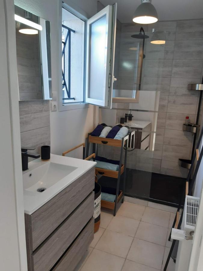 Appartement Renove Le New-York En Centre Ville - Terrasse Et Parking - Non Climatise La Roche-Chalais エクステリア 写真