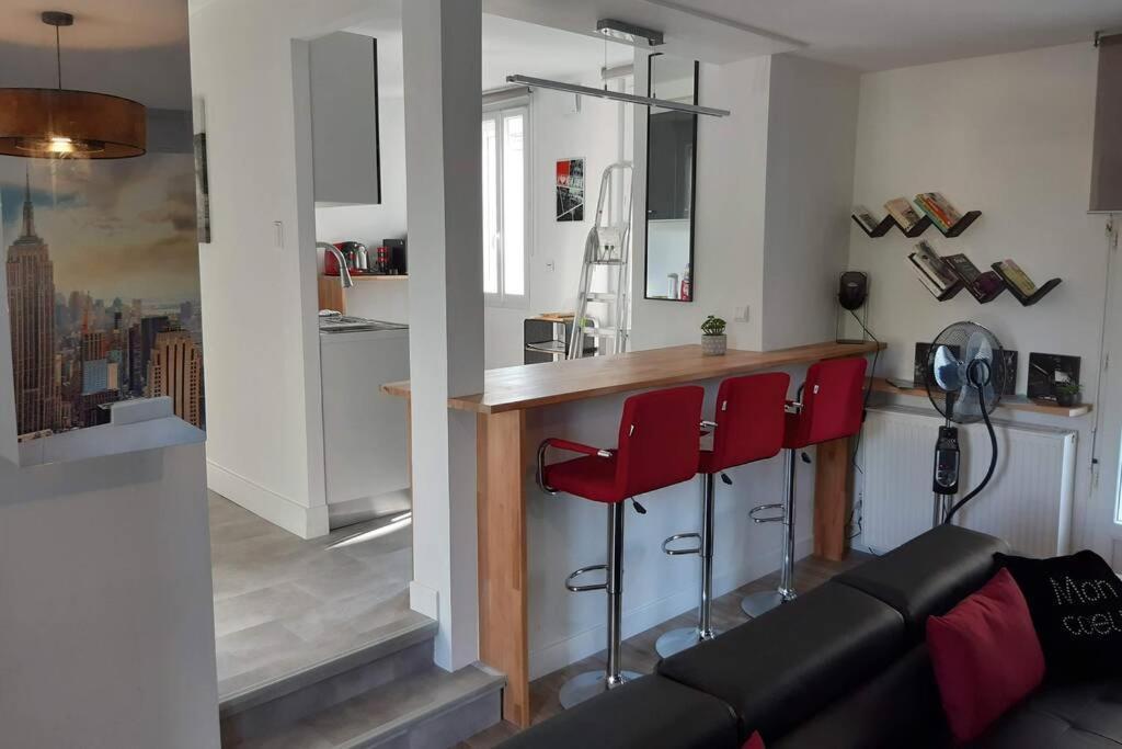 Appartement Renove Le New-York En Centre Ville - Terrasse Et Parking - Non Climatise La Roche-Chalais エクステリア 写真