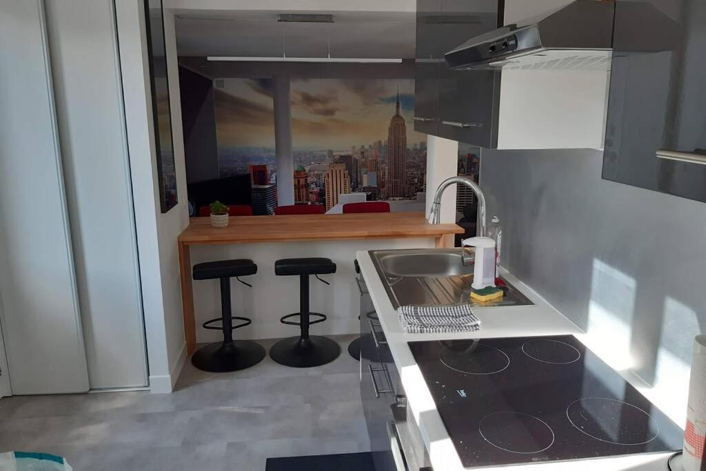 Appartement Renove Le New-York En Centre Ville - Terrasse Et Parking - Non Climatise La Roche-Chalais エクステリア 写真