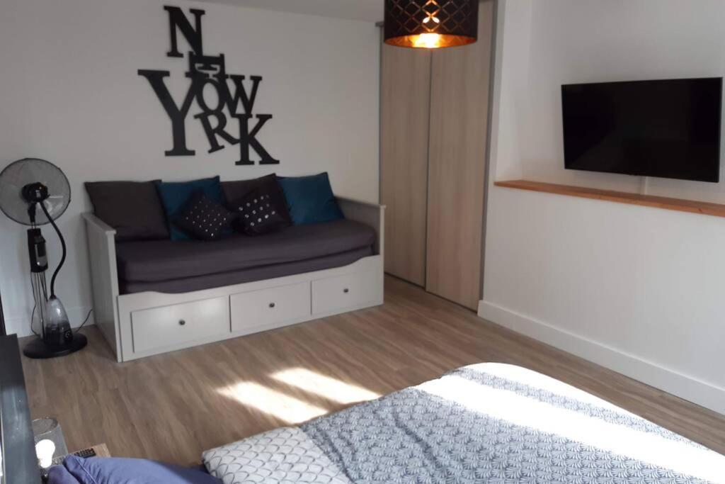 Appartement Renove Le New-York En Centre Ville - Terrasse Et Parking - Non Climatise La Roche-Chalais エクステリア 写真