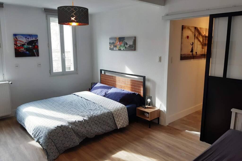 Appartement Renove Le New-York En Centre Ville - Terrasse Et Parking - Non Climatise La Roche-Chalais エクステリア 写真