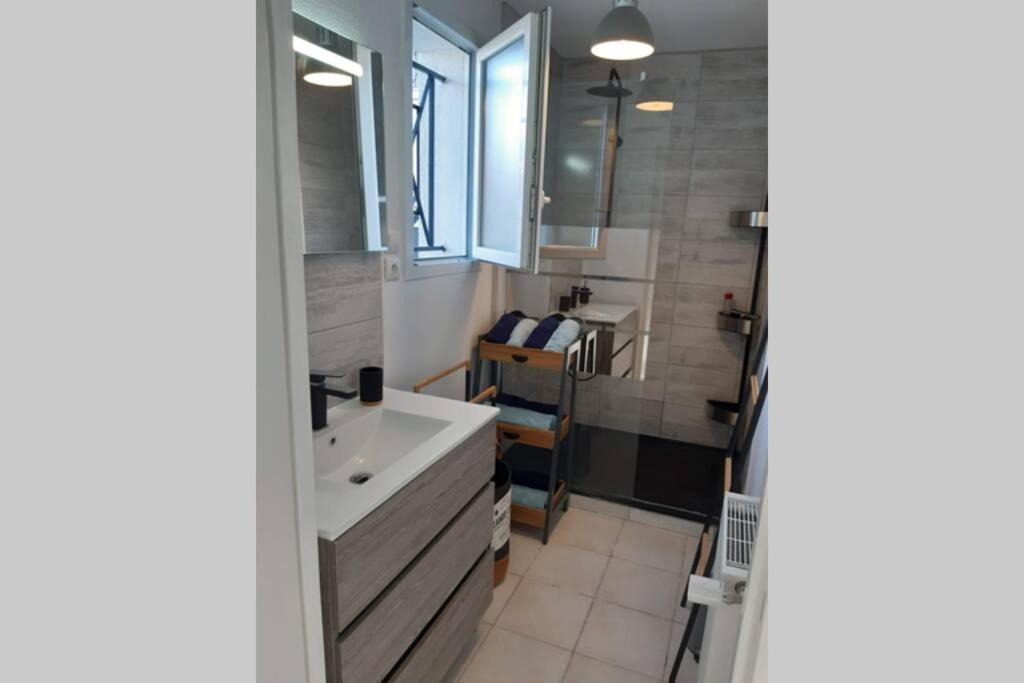 Appartement Renove Le New-York En Centre Ville - Terrasse Et Parking - Non Climatise La Roche-Chalais エクステリア 写真